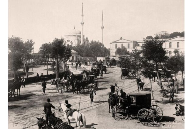 IST 033 / Anonim / Dolmabahçe Camii ve Alanı, 1885 IST 033 / Anonim / Dolmabahçe Camii ve Alanı, 1885